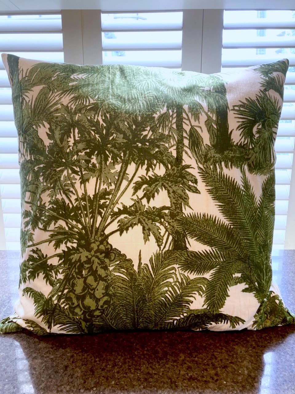 Palm jungle cushion cover L ALOHA LIVING inc.